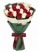 Букет Микс из красных и белых роз в Орлово