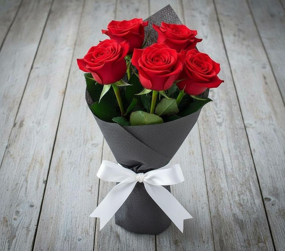 Букет 5 Красных роз Эдлесс Лав в Орлово