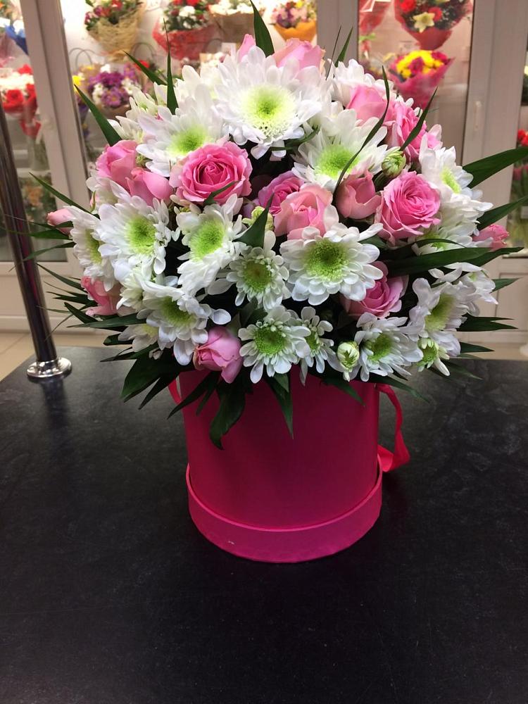 Цветочная композиция из Розы и Хризантемы в шляпной коробке в Орлово